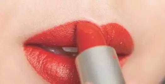 化唇妆要不要盖住唇线,唇线不明显怎么画唇线视频