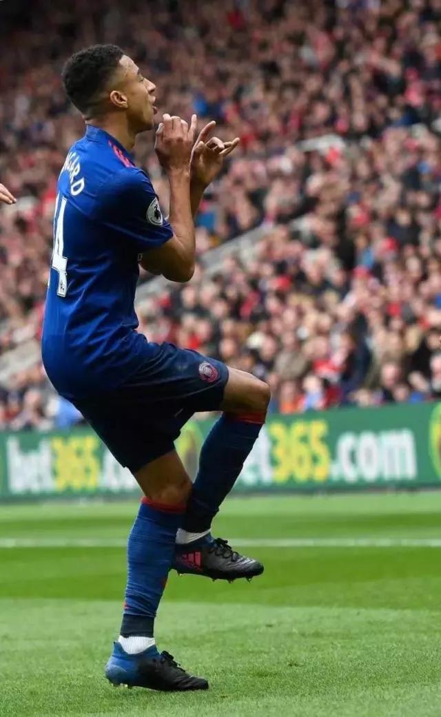 他们穿什么用英文怎么说,他们穿着什么用英文怎么说