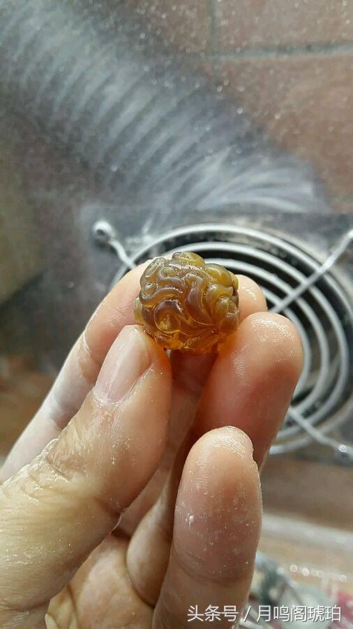 琥珀边角料变废为宝,废物利用提炼黄金