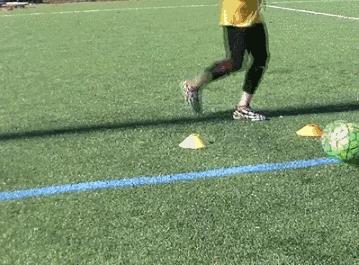 足球技巧传球教学,足球2人配合传接球讲解