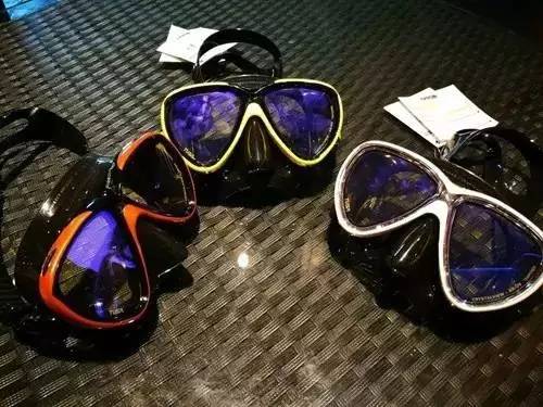 潜水能不能戴近视眼镜,潜水为什么不能戴隐形眼镜