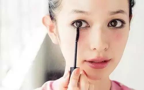 干皮妆怎么化干净,总感觉自己的妆化得脏脏的怎么办