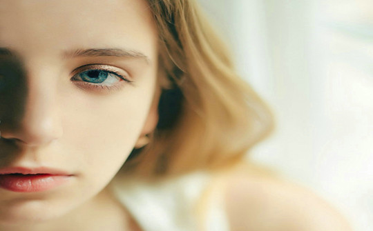 大小脸跟吃饭有关系吗,脸型跟睡姿有关系吗