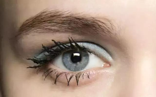 干皮妆怎么化干净,总感觉自己的妆化得脏脏的怎么办