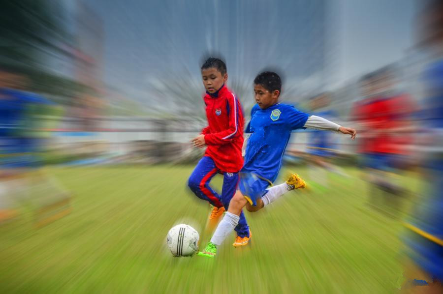 萌娃进球全场欢呼,100个萌娃射门挑战