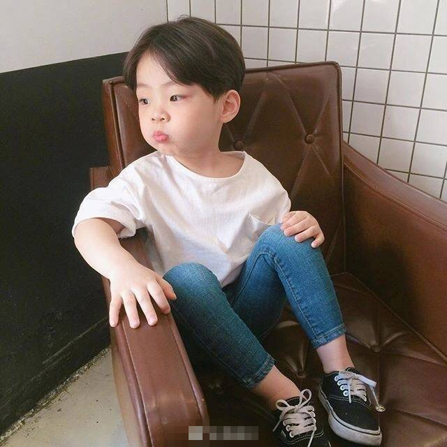 20-25岁男生简单穿搭,男生30岁简单大气穿搭