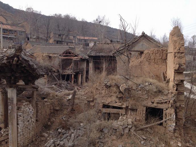 这座乡村古庙，挖出了半尺宽的古生物牙齿