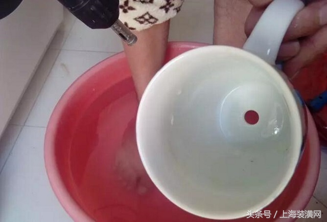 给杯子底部打洞,杯子养花打孔技巧