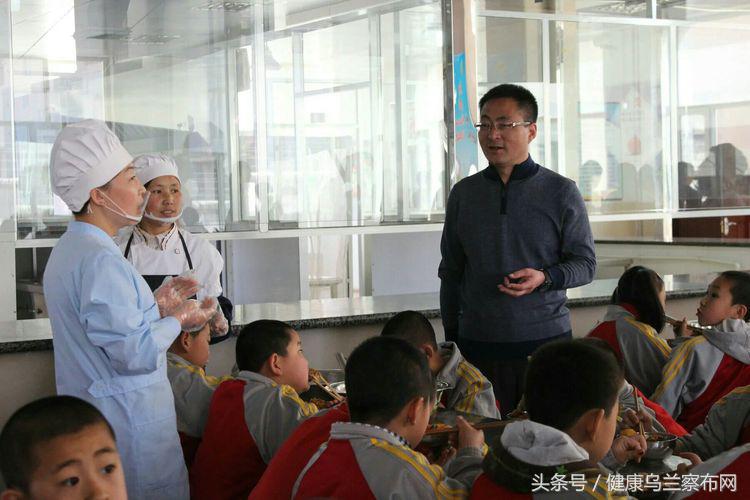 集宁区光明街小学校长巩建伟,巩建伟