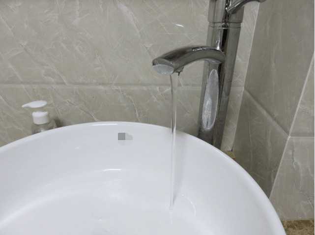 马桶上水慢是什么原因造成的,马桶有哗啦啦响声怎么回事