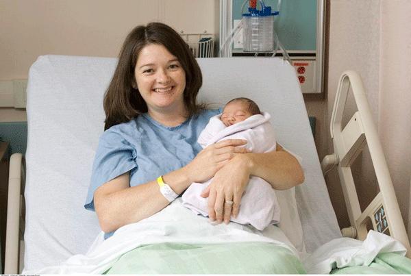 产后母乳多久可以不忌口,产妇母乳喂养可以乱吃东西吗