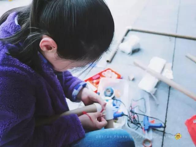 小朋友搭建小屋视频,户外小屋搭建