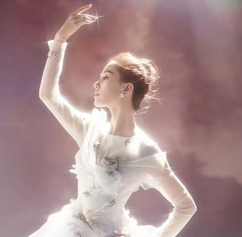 陈都灵颜值特征,陈都灵跟谁相似