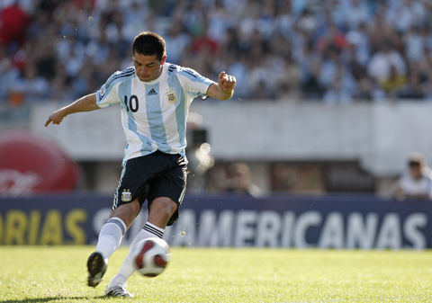 足坛十大中场大师,足球中场大师天选之子