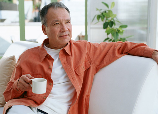 双脚肿是什么原因引起的老年人,老年人脚肿起水泡是什么原因