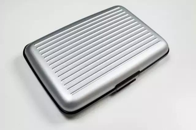 日默瓦配件如何分辨正版盗版,香奈儿蔚蓝金字版