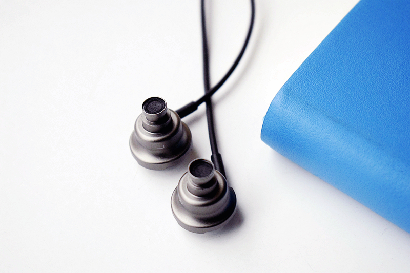 性价比入耳式耳机音质,性价比高的混音耳机