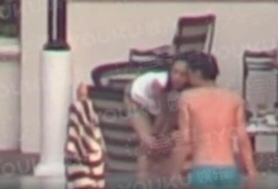 白百何密会神秘男泳池边超亲昵互动