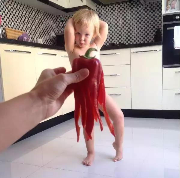 朋友圈晒女儿的亲子照 (晒女儿一家三口亲子照)