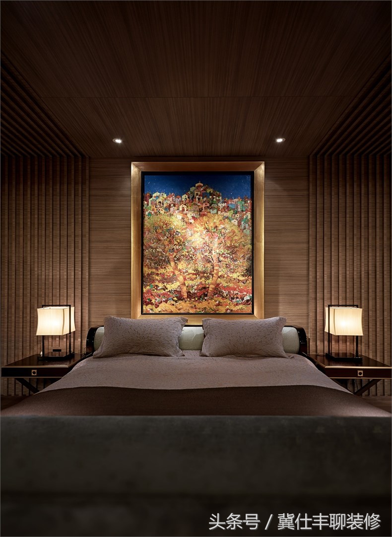 富豪的两栋别墅连为一体，一栋家人住，另一栋招待客人