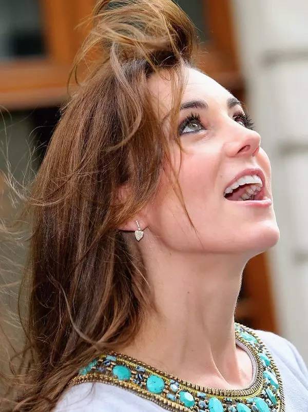 春季刮风头发乱糟糟，我有这些“治愈”法宝！