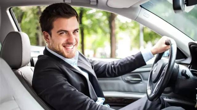 买suv还是轿车家用好,买suv还是轿车性价比高