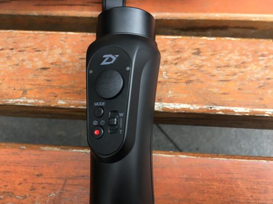 智云SmoothQ三轴稳定器评测：性价比完爆OSMO！