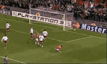 他拒绝亲吻曼联队徽，却为红魔断腿流血从不后悔！这才是真斗士