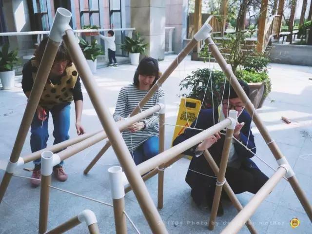 小朋友搭建小屋视频,户外小屋搭建