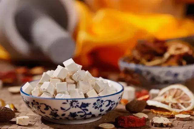 茯苓三七珍珠粉做面膜,珍珠粉茯苓蜂蜜做面膜