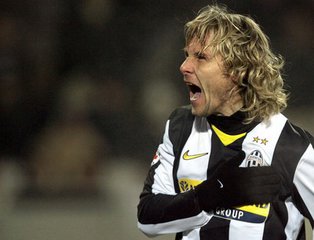 足坛硬汉中场,足坛三大硬汉时刻