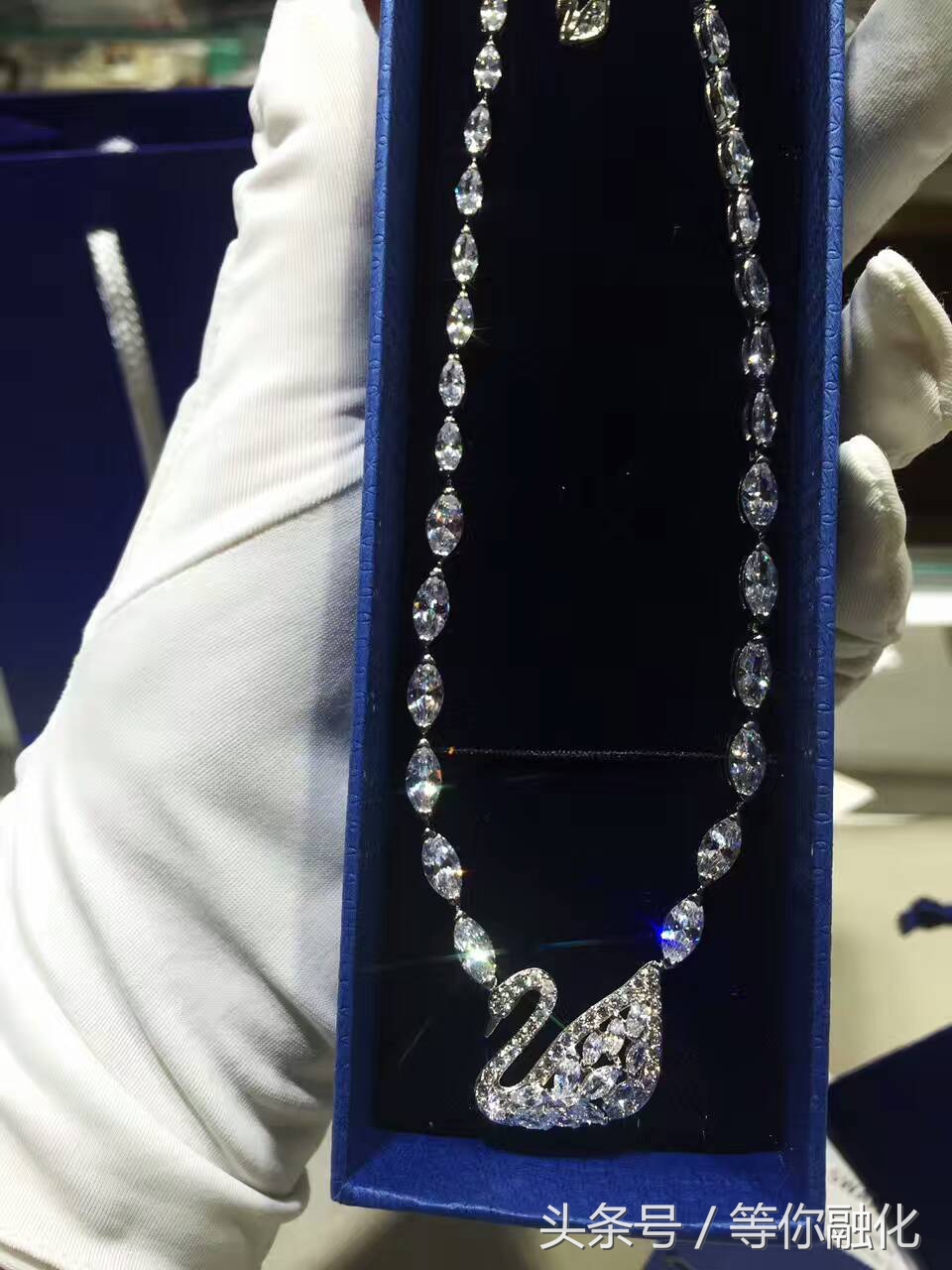 施华洛世奇跳动的心的秘密 (维多利亚的秘密施华洛世奇服装)