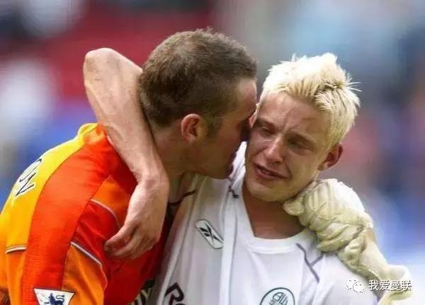 他拒绝亲吻曼联队徽，却为红魔断腿流血从不后悔！这才是真斗士