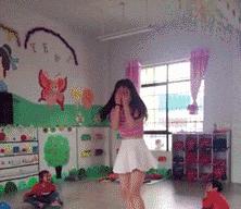 滑板的轮子底里面东西掉了怎么办,滑板的轮子掉了怎么安回去双翘板