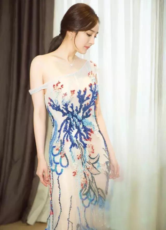 杨幂发际线太高了怎么办,杨幂发际线怎么补救