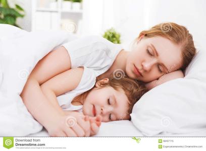 宝宝刚出生没奶水该吃什么,新手妈妈奶水不足的问题