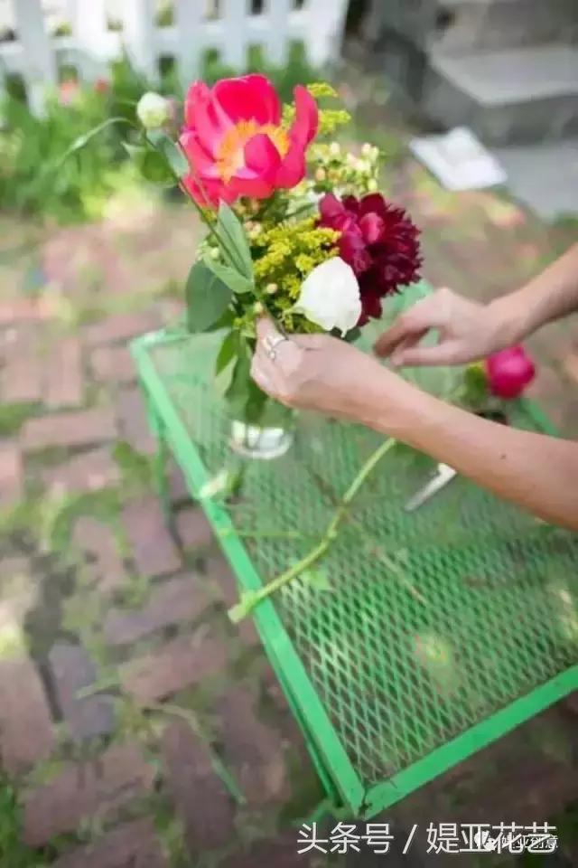 瓶插鲜花怎样才能保存的时间更长,有啥办法可以让插的鲜花时间长久