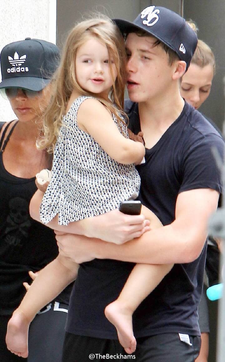 贝克汉姆哪个儿子帅,贝克汉姆三个儿子谁最宠小七