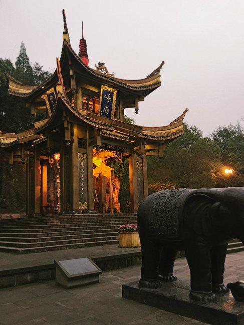 峨眉山一日观金顶日出吃住行攻略,峨眉山吃住行全攻略