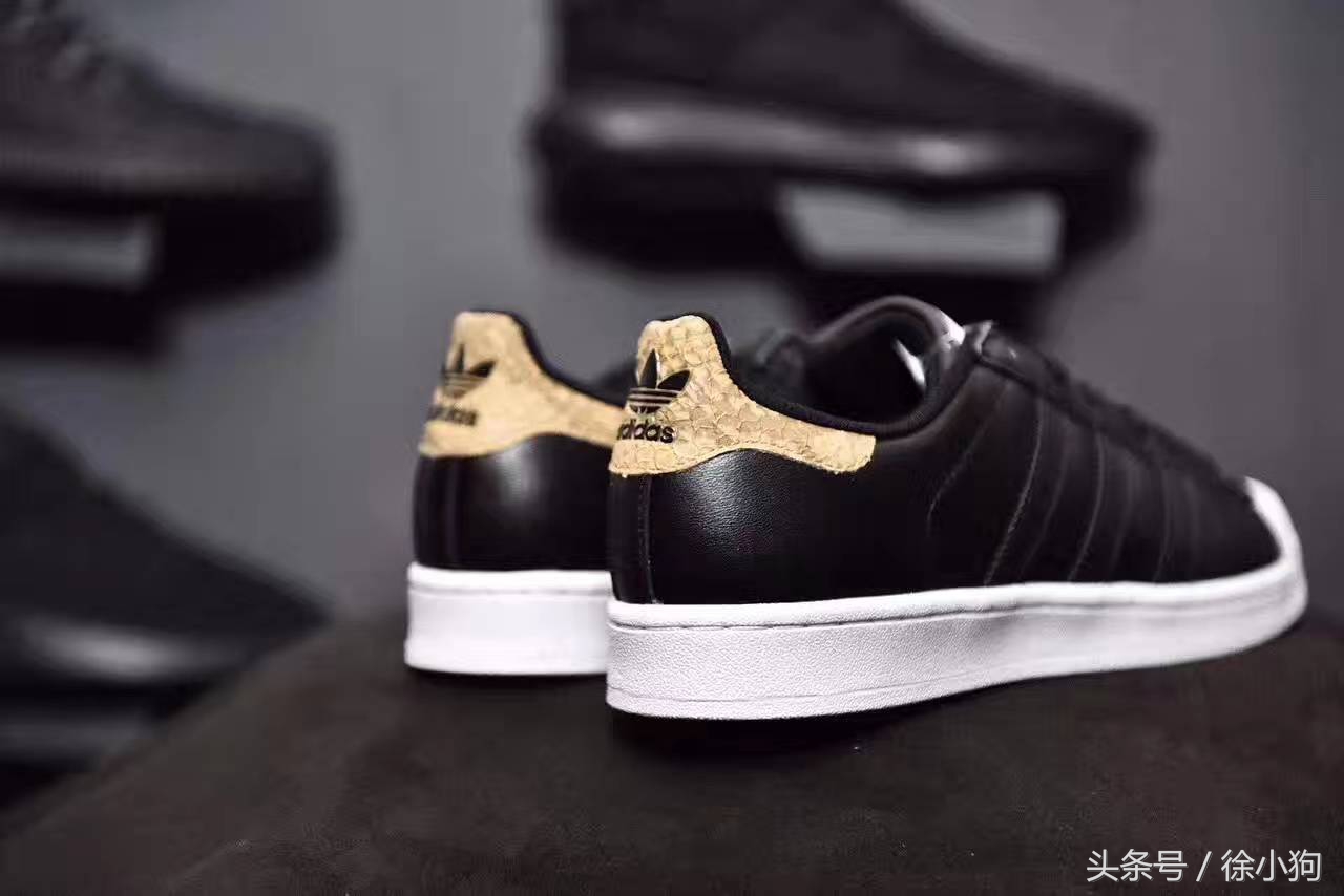 adidas史密斯的脚感,adidas史密斯小白鞋穿搭