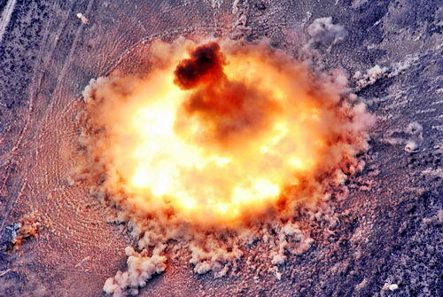 *弹炸**之父VS*弹炸**之母！谁的威力更猛？