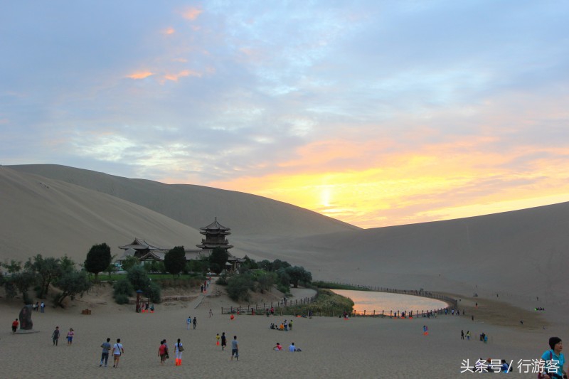 到敦煌去看月牙泉,敦煌沙洲夜市去莫高窟