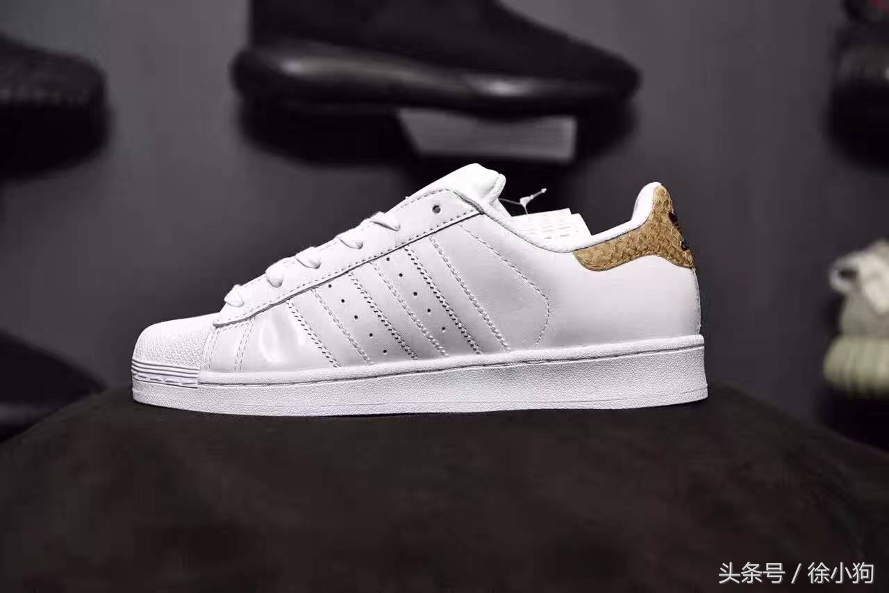 adidas史密斯的脚感,adidas史密斯小白鞋穿搭