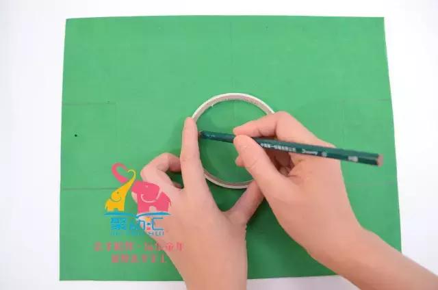 玩过手动的桌上足球，还没玩过用嘴吹的