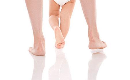 女儿o型腿怎么改正,罗圈腿和o型腿能看好吗