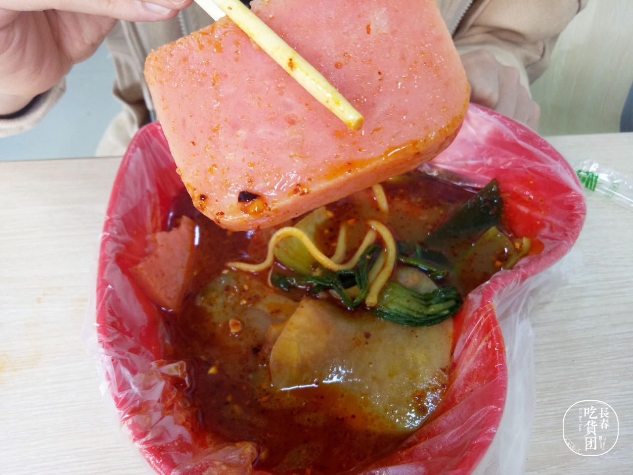 美女编辑拼死吃遍全城麻辣烫，终于选出6家最好吃的！