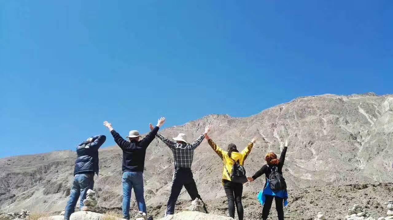 川藏线318骑行路过的山,川藏318骑行过隧道