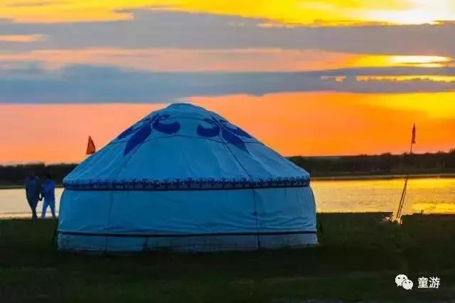 在草原骑马狂奔,在大草原策马驰骋