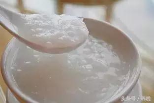 宝宝拉黄色稀水样泡沫便便怎么办,宝宝便便稀水样伴有肚子痛