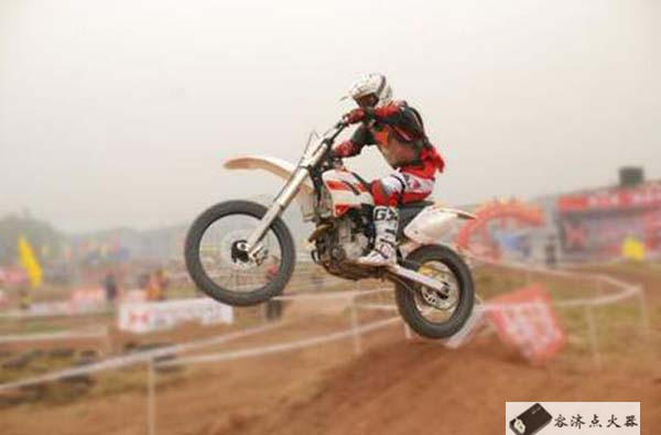 骑摩托十大关注事项,骑摩托听音乐的危害